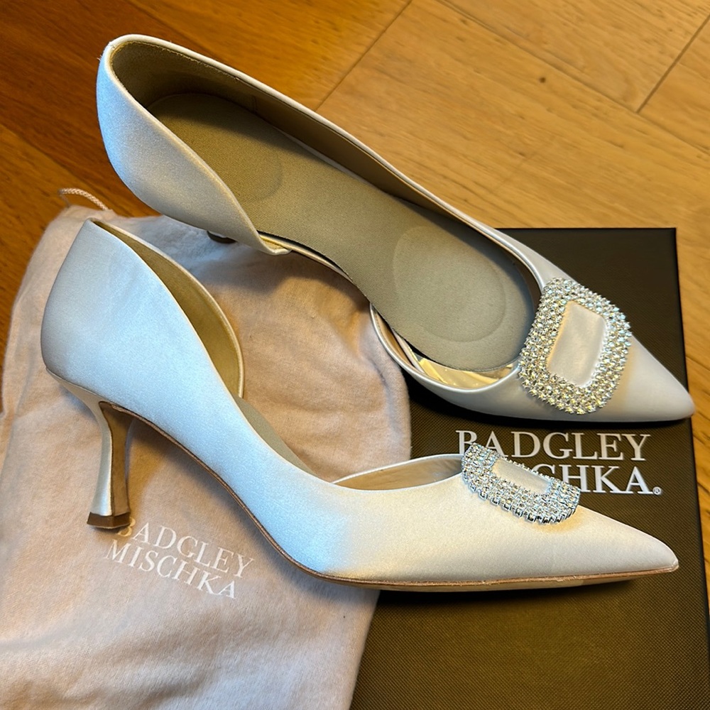 Badgley Mischka 2” pumps